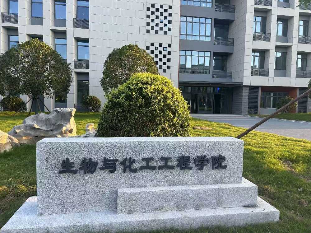友好区扬州职业大学体育场高杆灯项目